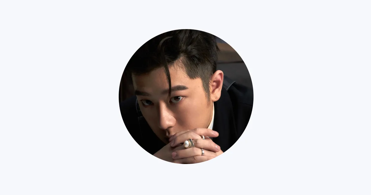 Wang Yitai in his official Apple Music artist portrait