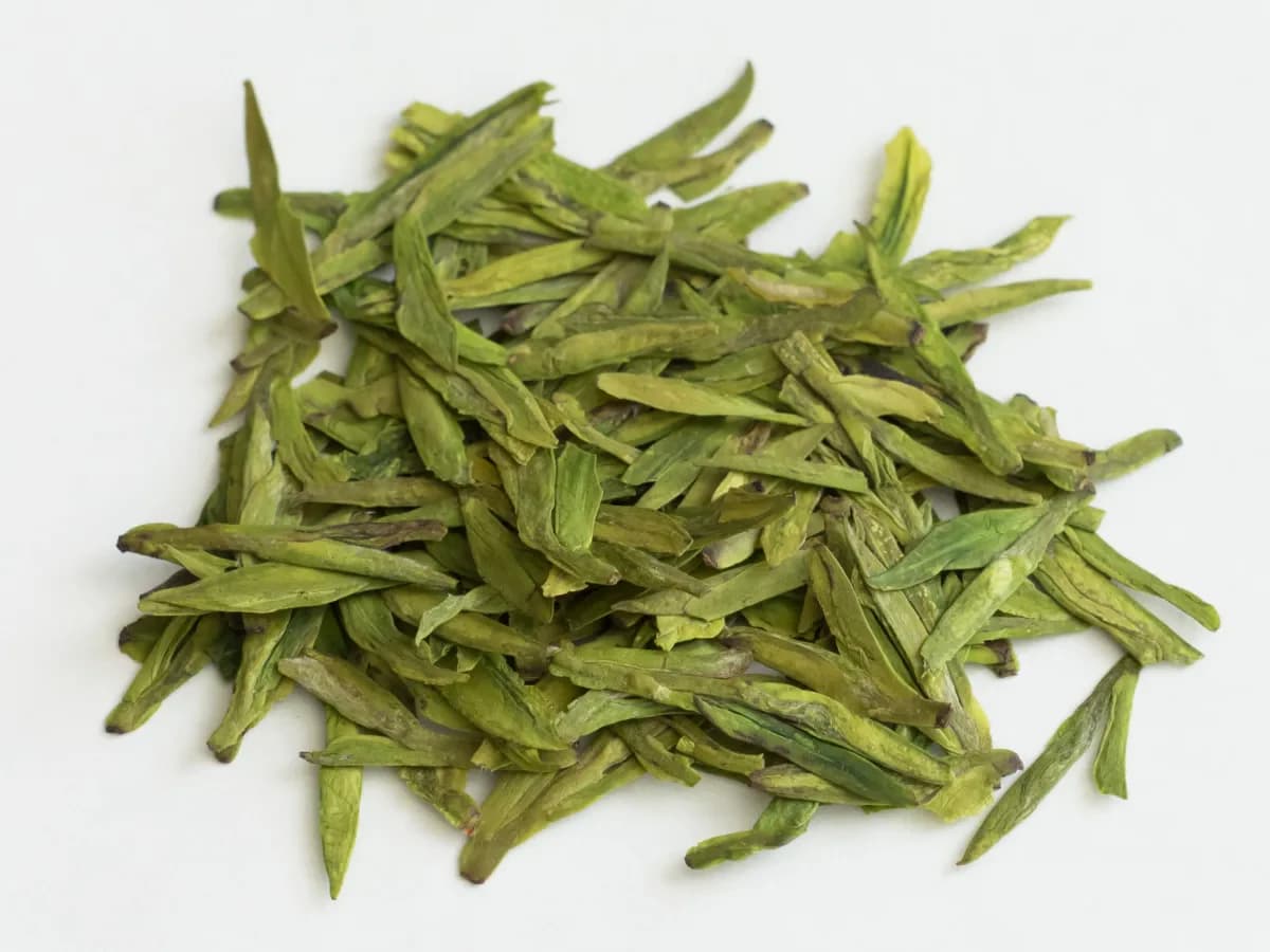 Longjing tea guide showing the flat leaf shape associated with Dragon Well green tea