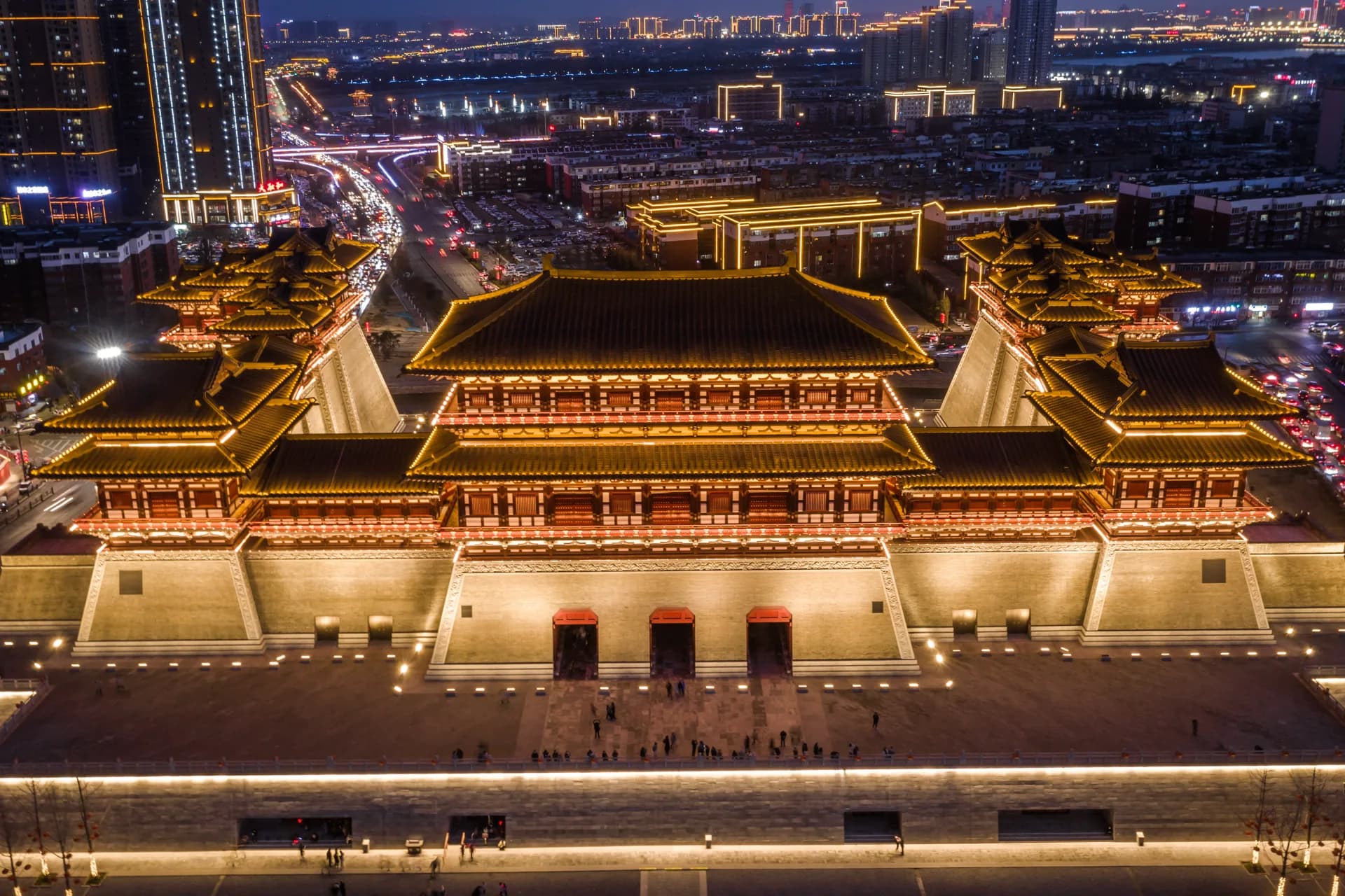Illuminated Yingtian Gate and Luoyang city for travelers planning to travel to Luoyang