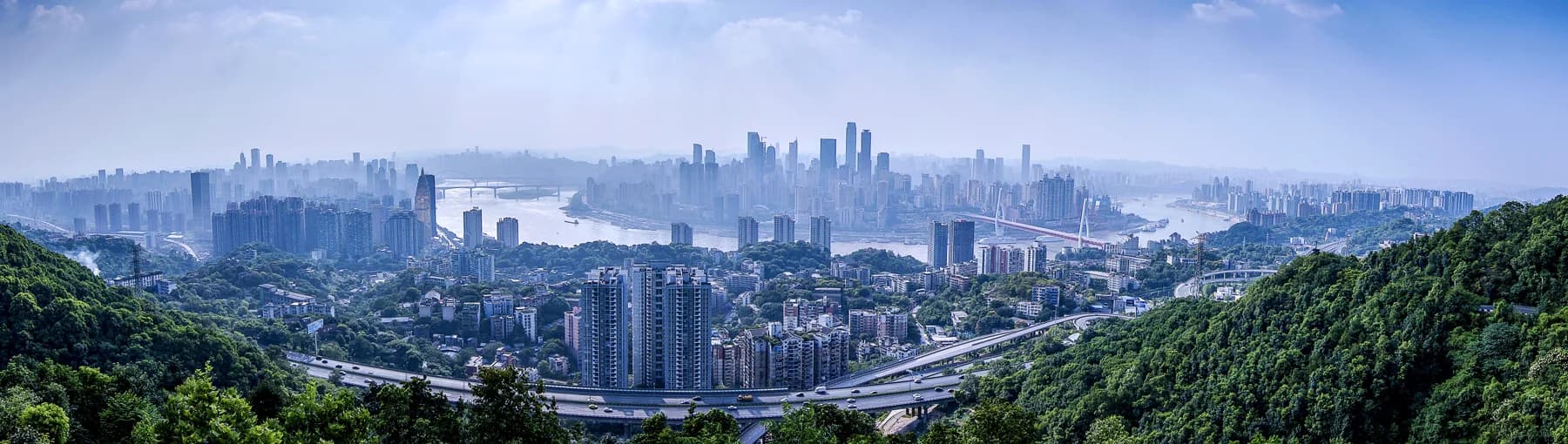 Chongqing mountain-city panorama introducing the terrain dialect and pressure behind the Chongqing rap scene