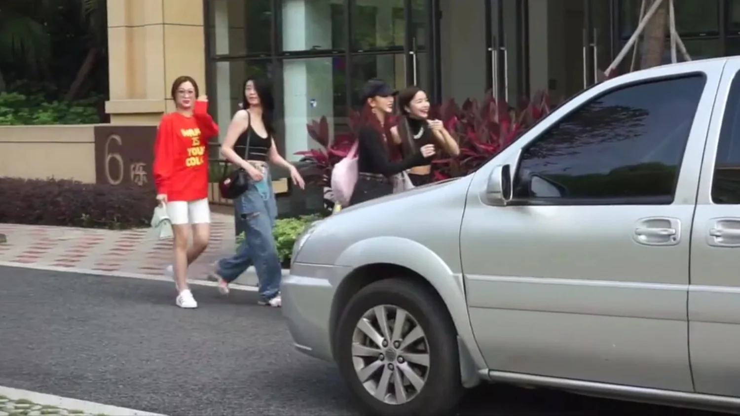 Esther Yu arriving for work with THE9 colleagues in 2020