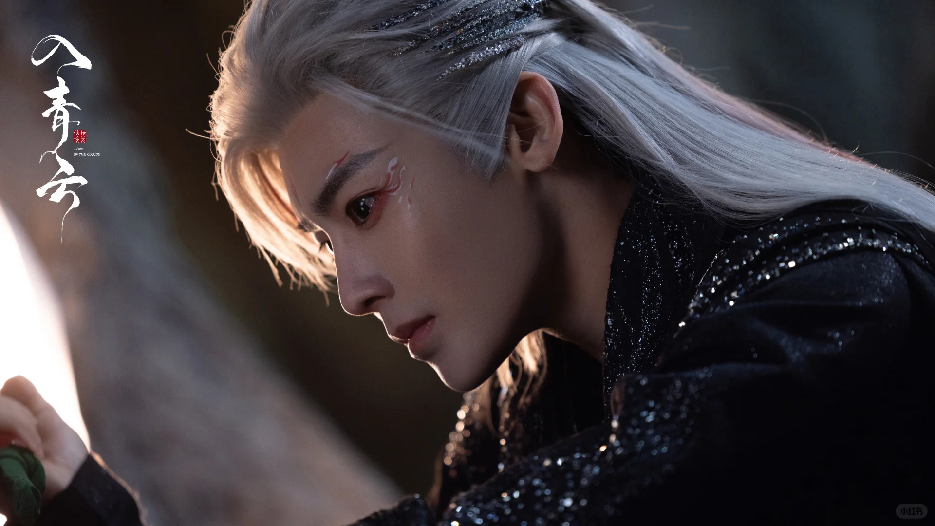 Hou Minghao as Ji Bozai in a close-up from YOUKU's official Love in the Clouds still collection