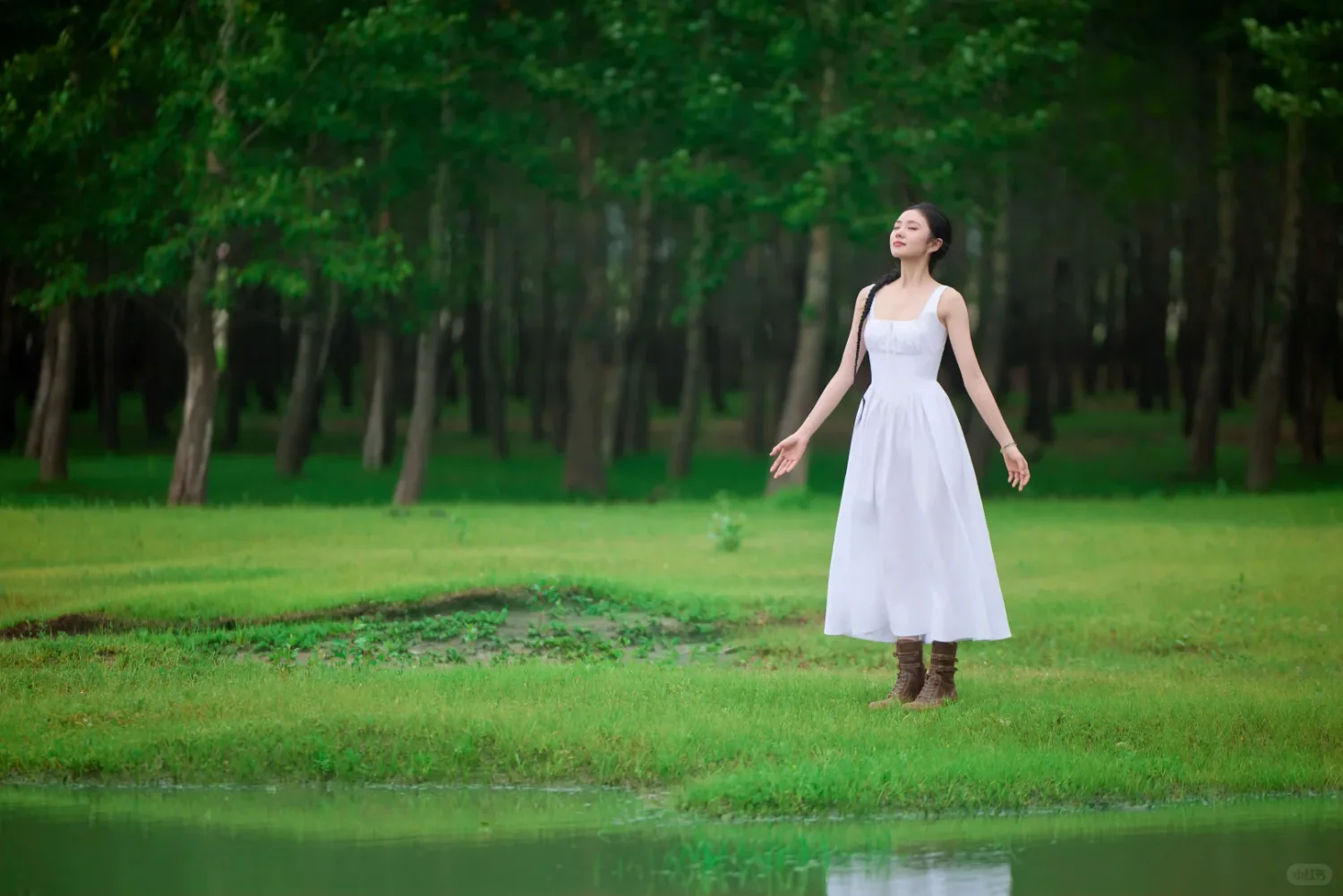 Liu Haocun moving through a green field in a 2026 studio portrait set