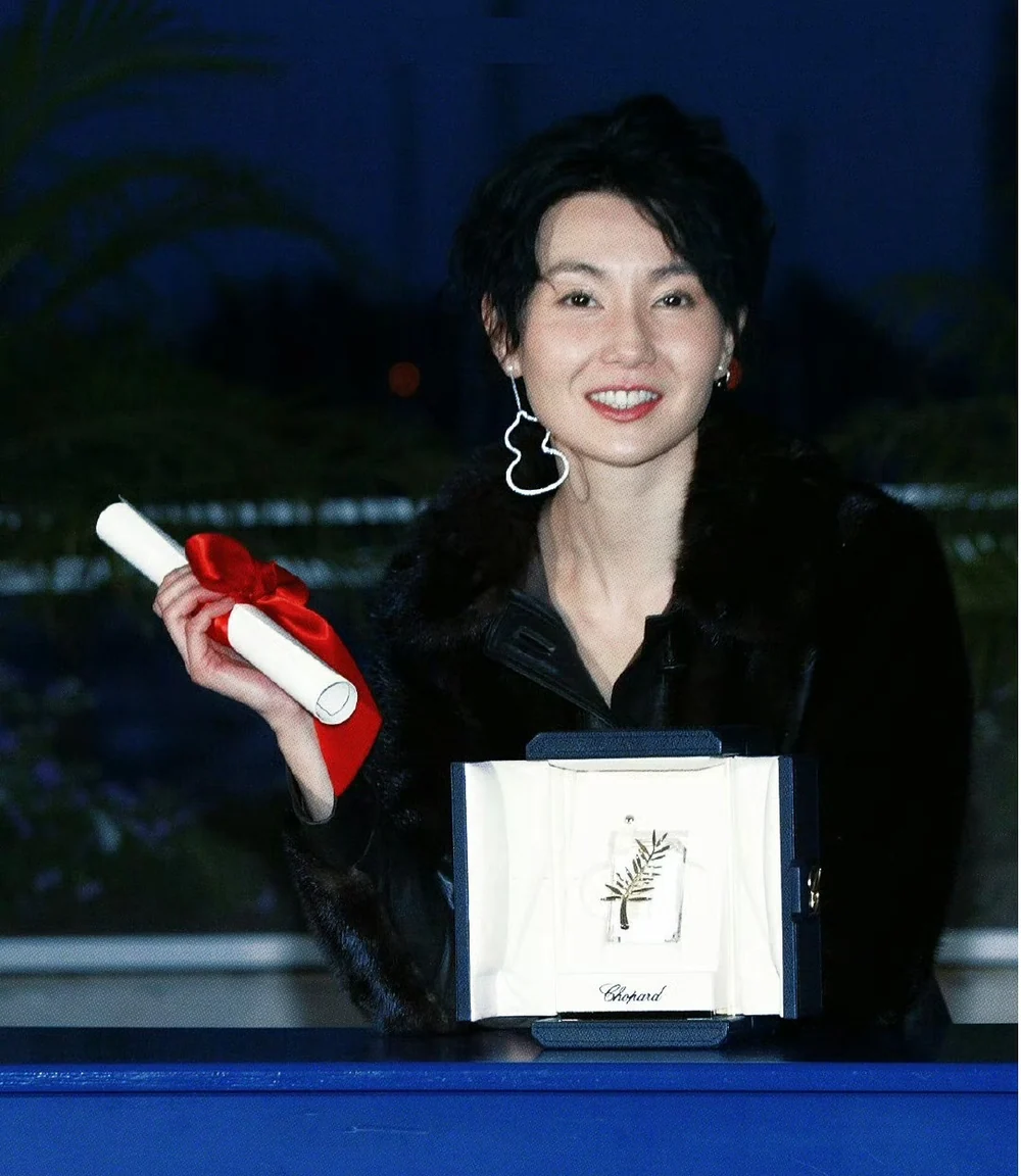 Maggie Cheung holding her Cannes Best Actress award