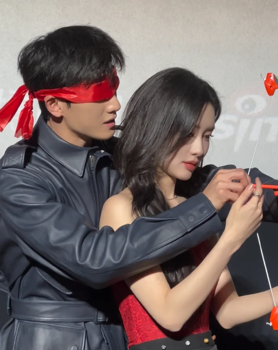 Meng Ziyi and Li Yunrui turning a blindfold archery game into a live promotional scene