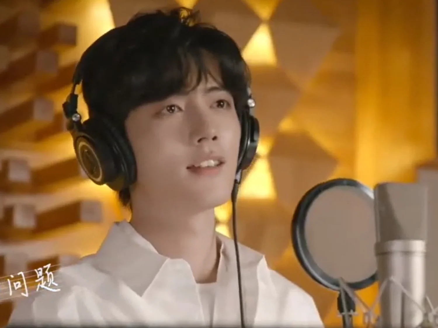 Xiao Zhan recording a drama soundtrack in a studio