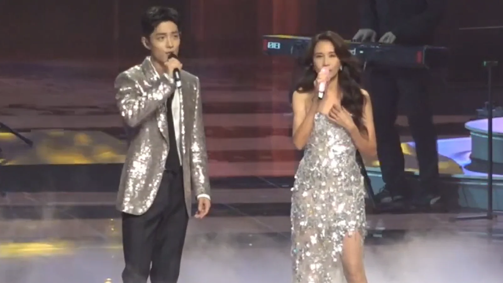 Xiao Zhan performing with Karen Mok at the 2024 Greater Bay Area Rising Moon Gala