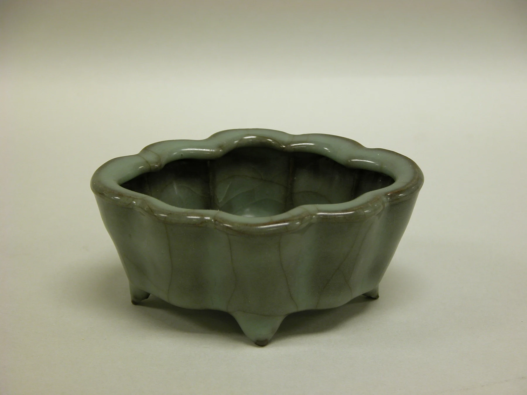 Southern Song Guan ware foliated water receptacle with blue crackled glaze and a lobed rim
