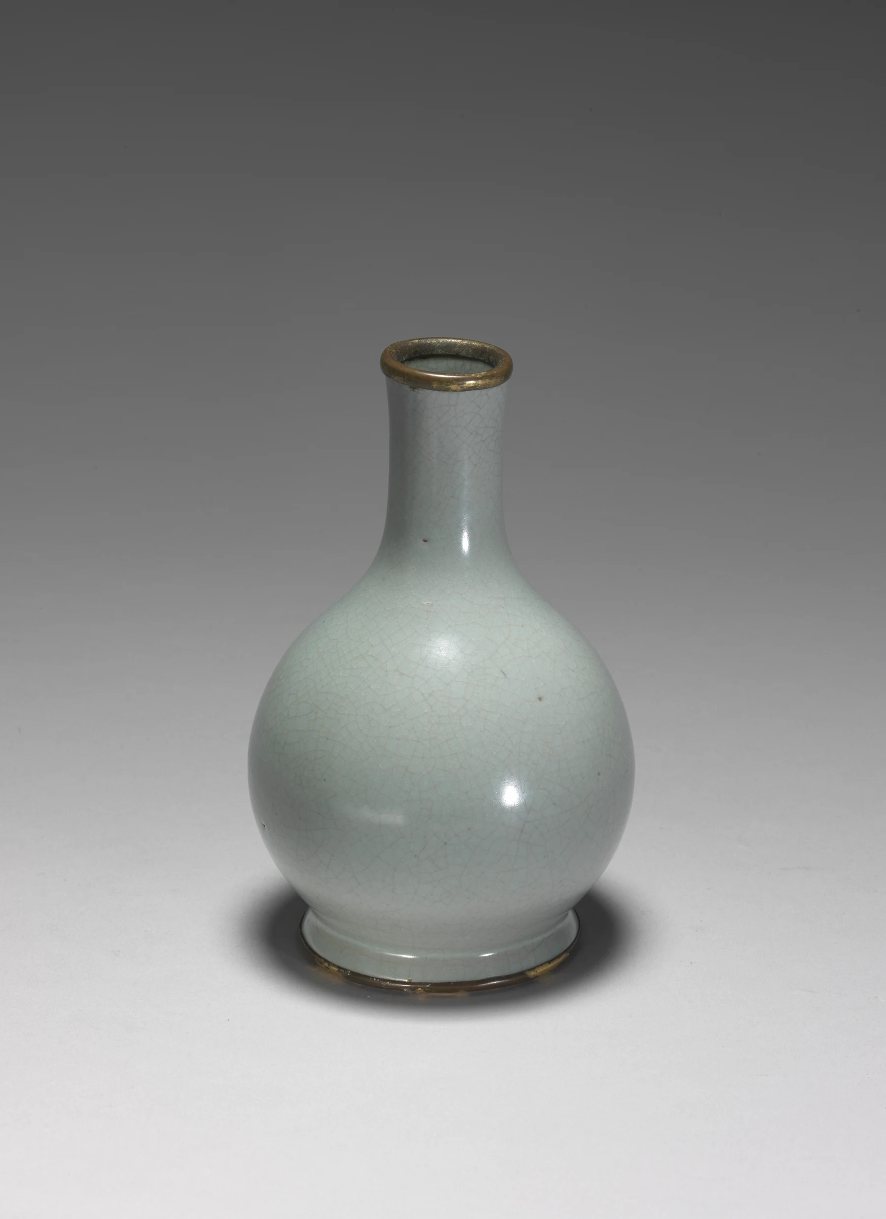 Northern Song Ru ware gallbladder-shaped vase with a pale blue-green glaze and narrow upright neck