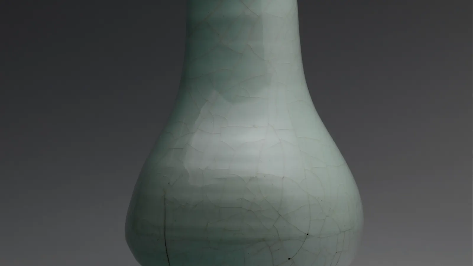 Southern Song Guan ware vase with a thick crackled celadon glaze and an archaic-inspired upright form