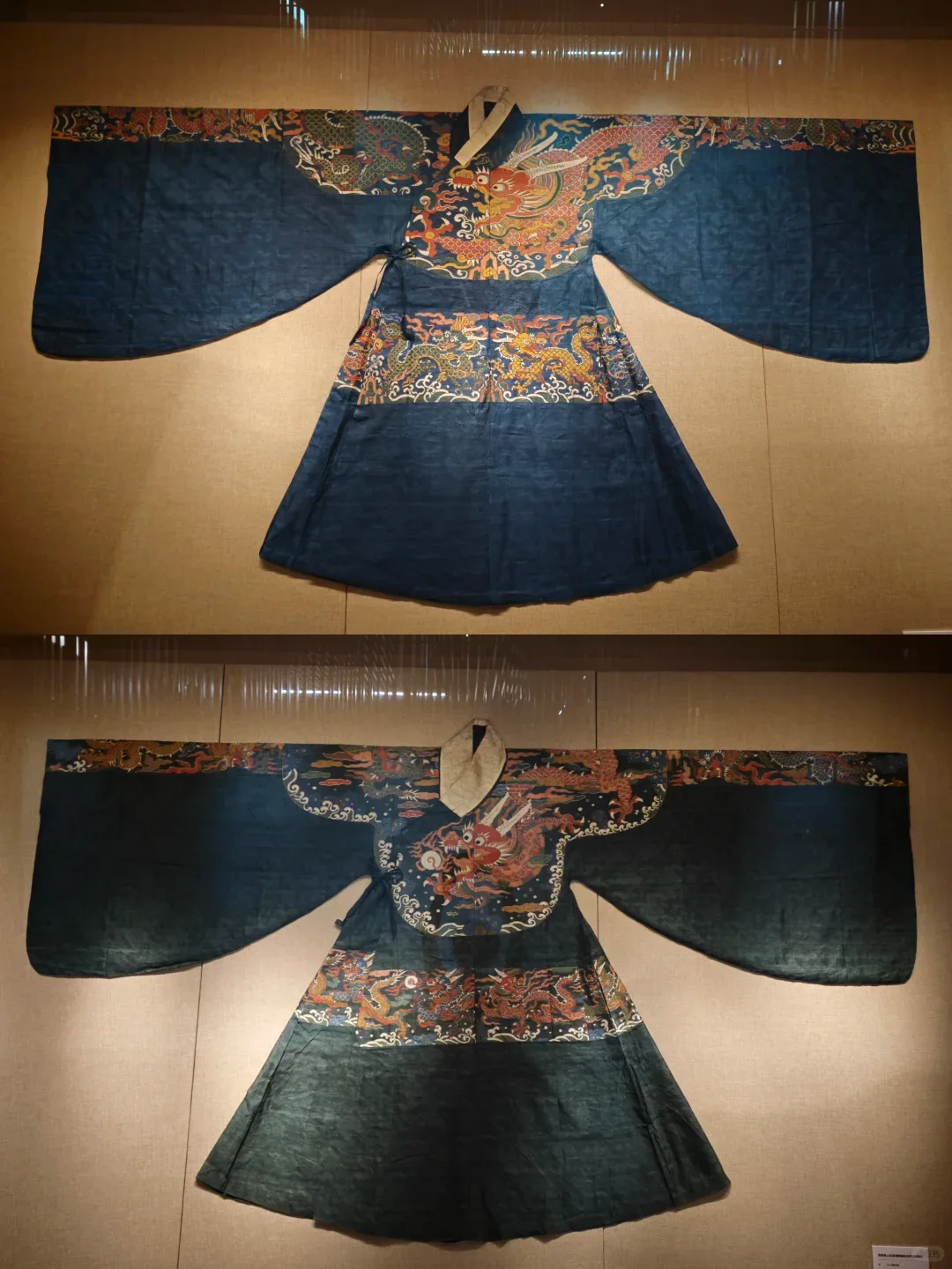 Front and back views of a Ming-period court robe displayed in a museum case