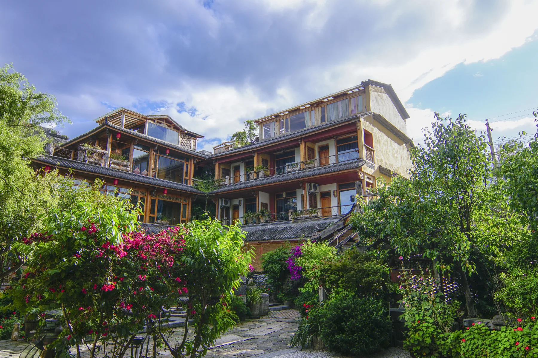 Bai-style guesthouse and tiled roofs in Shuanglang