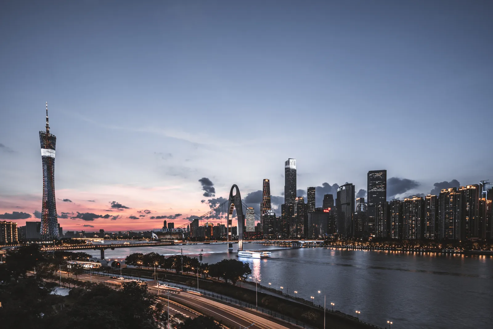 The Pearl River and Guangzhou skyline seen in broad daylight