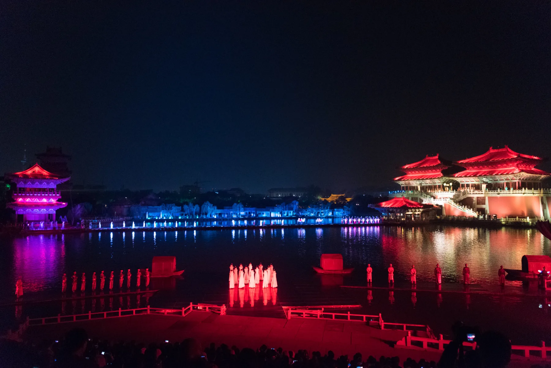 A large contemporary historical performance staged at Qingming Riverside Garden