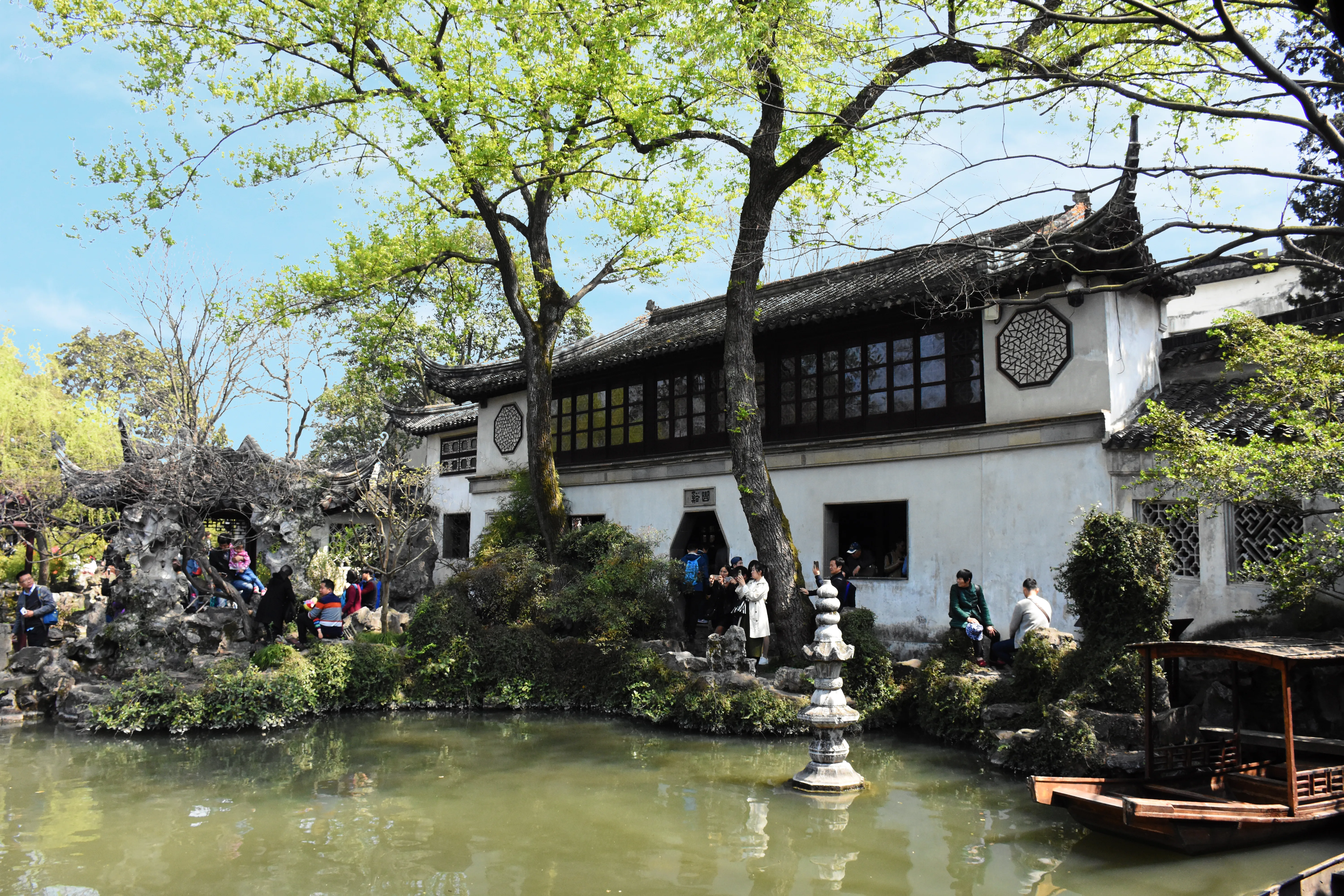 Covered walkways, planted courts and architectural layers in Lingering Garden