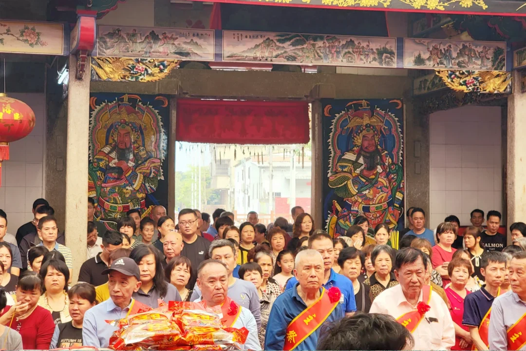 Several generations gathered inside an ancestral hall for Qingming remembrance