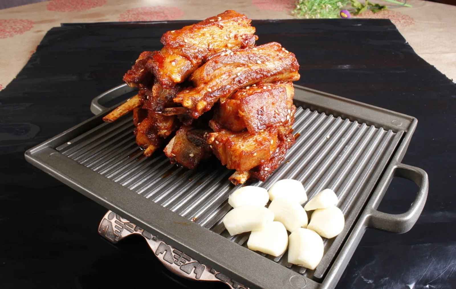 Roasted lamb with garlic representing Hui Muslim Chinese foodways