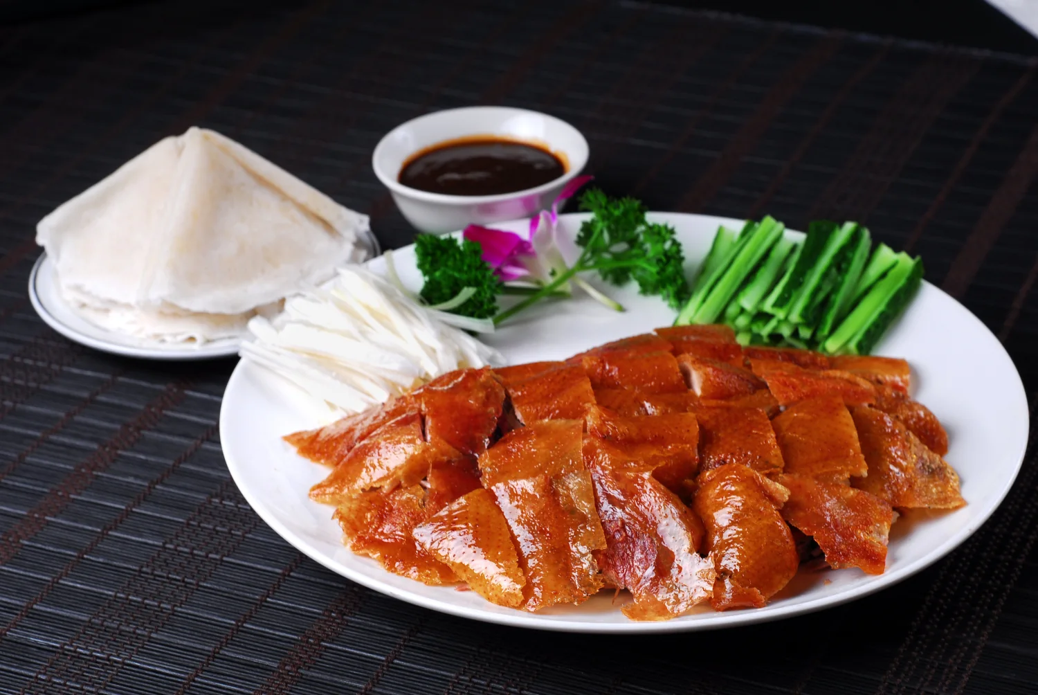 Beijing roast duck showing the carving, skin and wheat-wrapper logic of one northern table