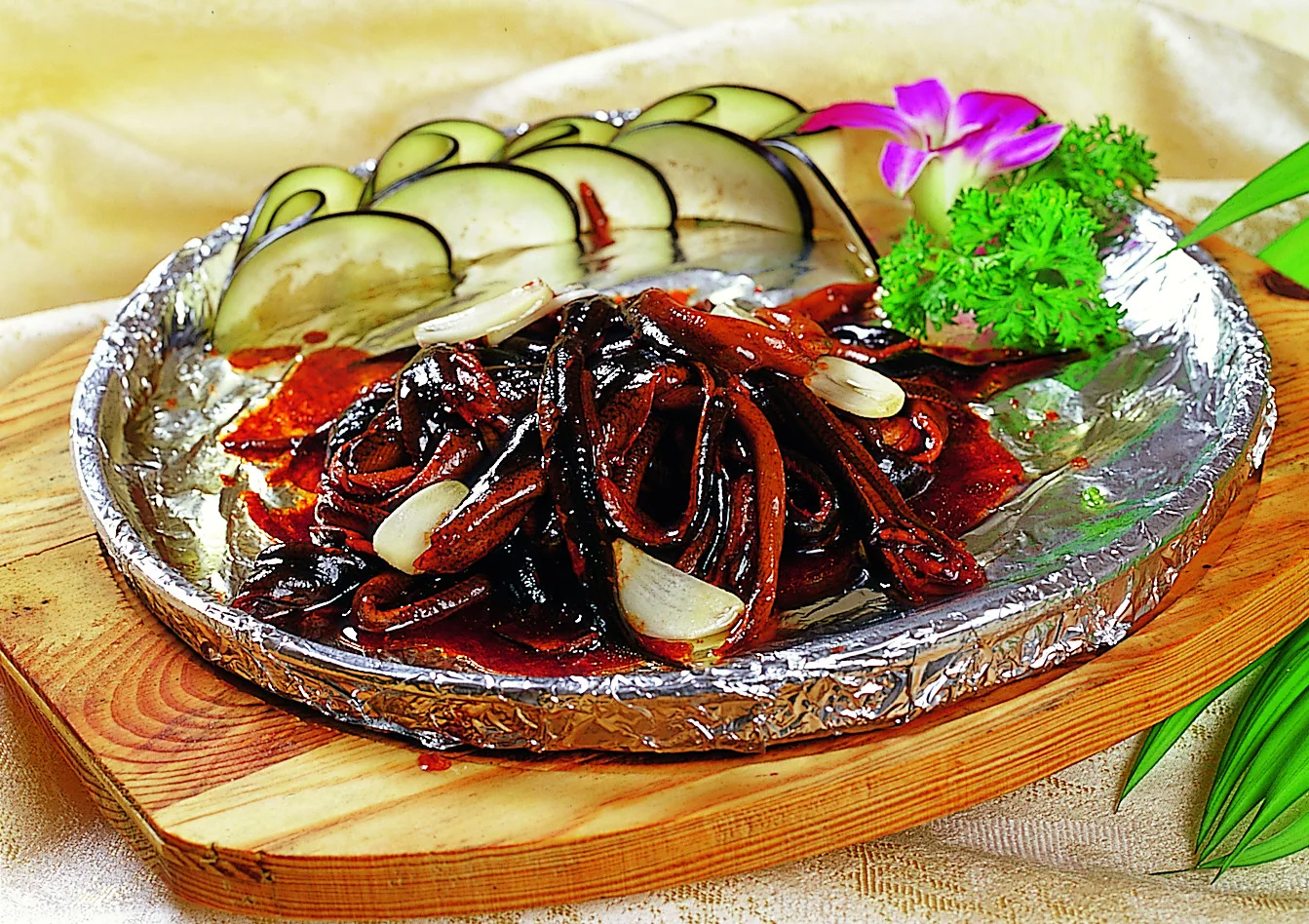 Soft-braised eel from Huai'an showing that timing, oil and tenderness create a different Jiangsu intensity from lacquered ribs