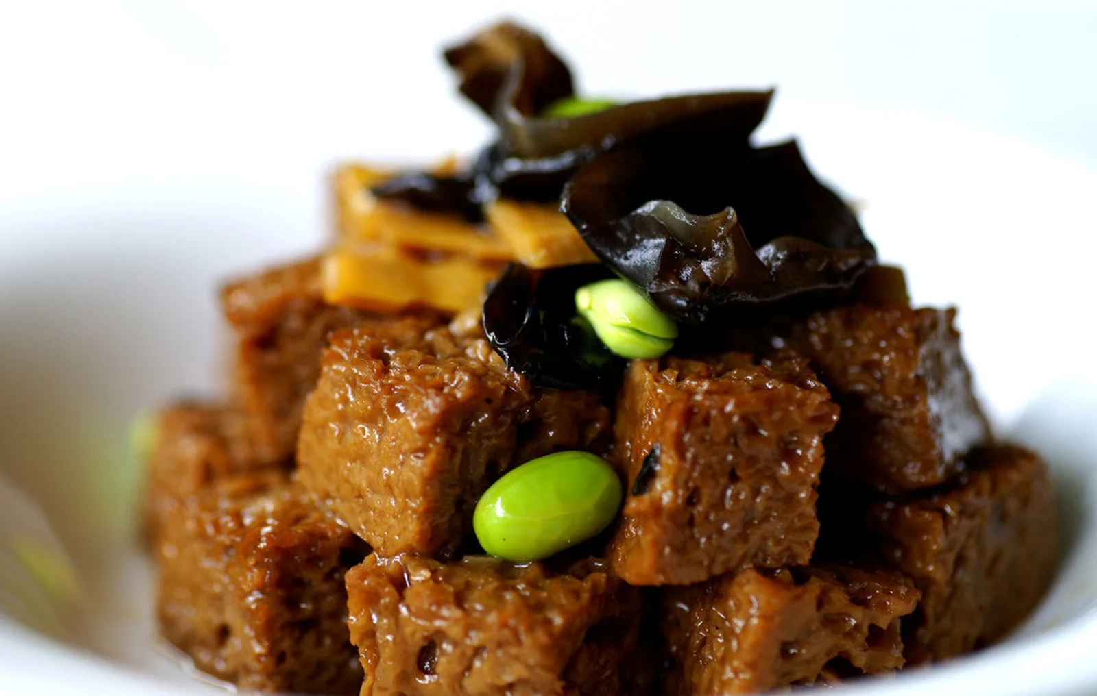 Chinese wheat gluten and vegetable dishes for varied dietary traditions