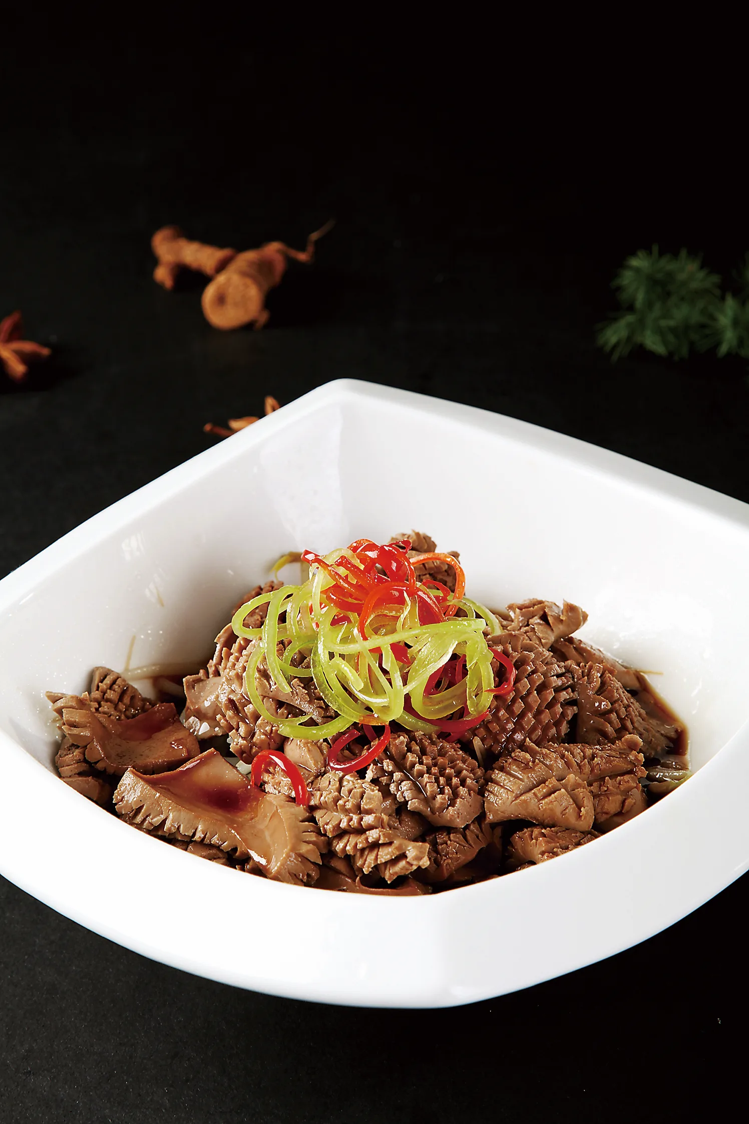 Thinly cut pork kidney stir-fried with peppers and aromatics in Yangzhou style