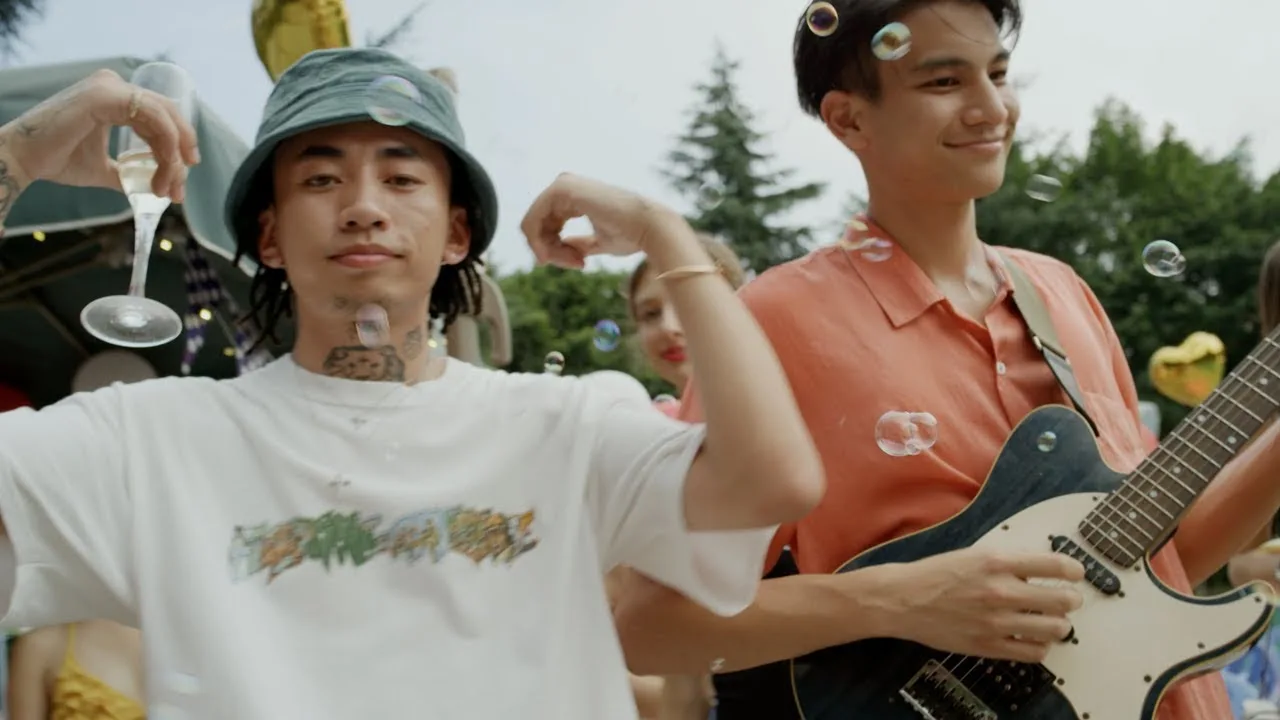 Masiwei with Higher Brothers and Phum Viphurit in the Lover Boy 88 official video