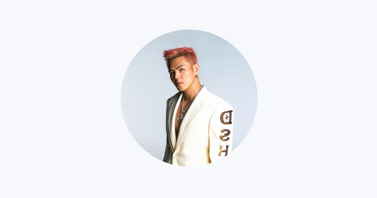 Sheng Yu D-SHINE wearing white in his official Apple Music artist portrait