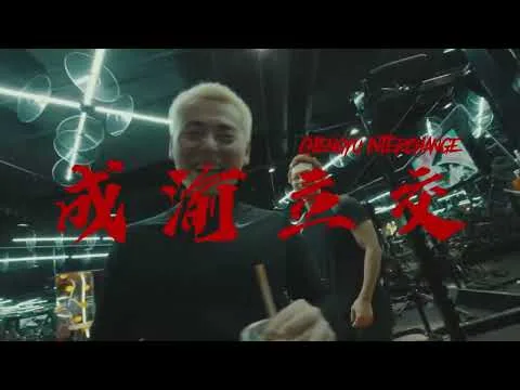 Xie Di connecting the Chengdu and Chongqing rap scenes in an official music video