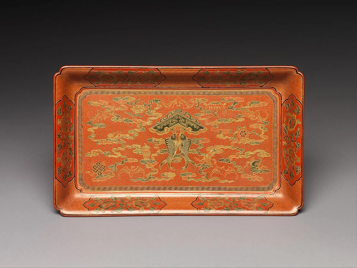Qing lacquer tray with clouds carrying bats and Buddhist treasures across a red and gold field
