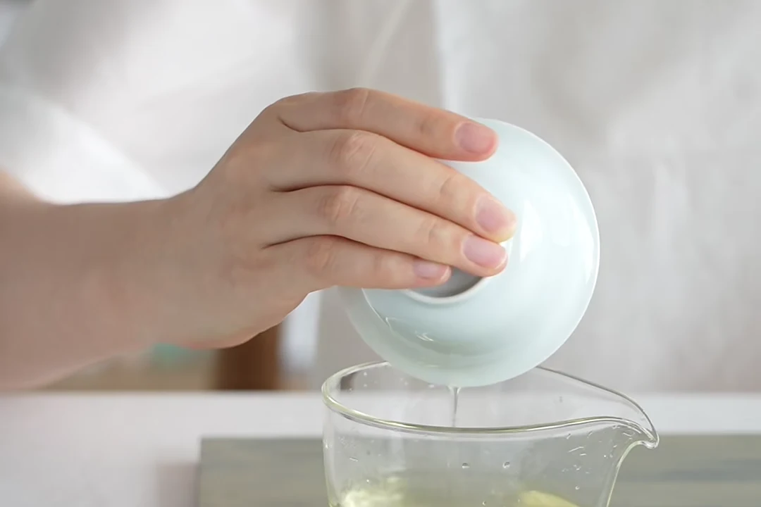 A real porcelain gaiwan decanting into a glass fairness pitcher as a working Chinese tea set