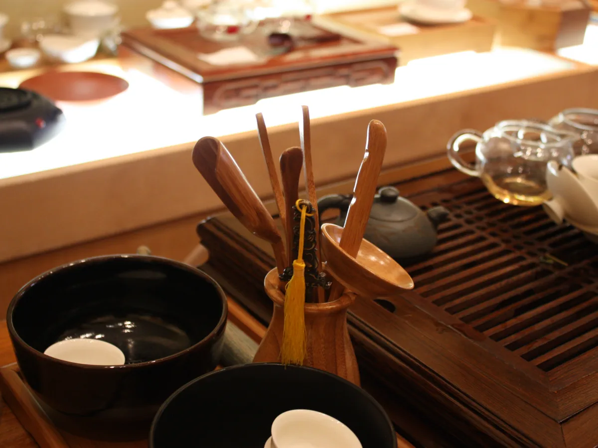 A full Chinese tea set showing pieces that can be reduced to a smaller travel kit