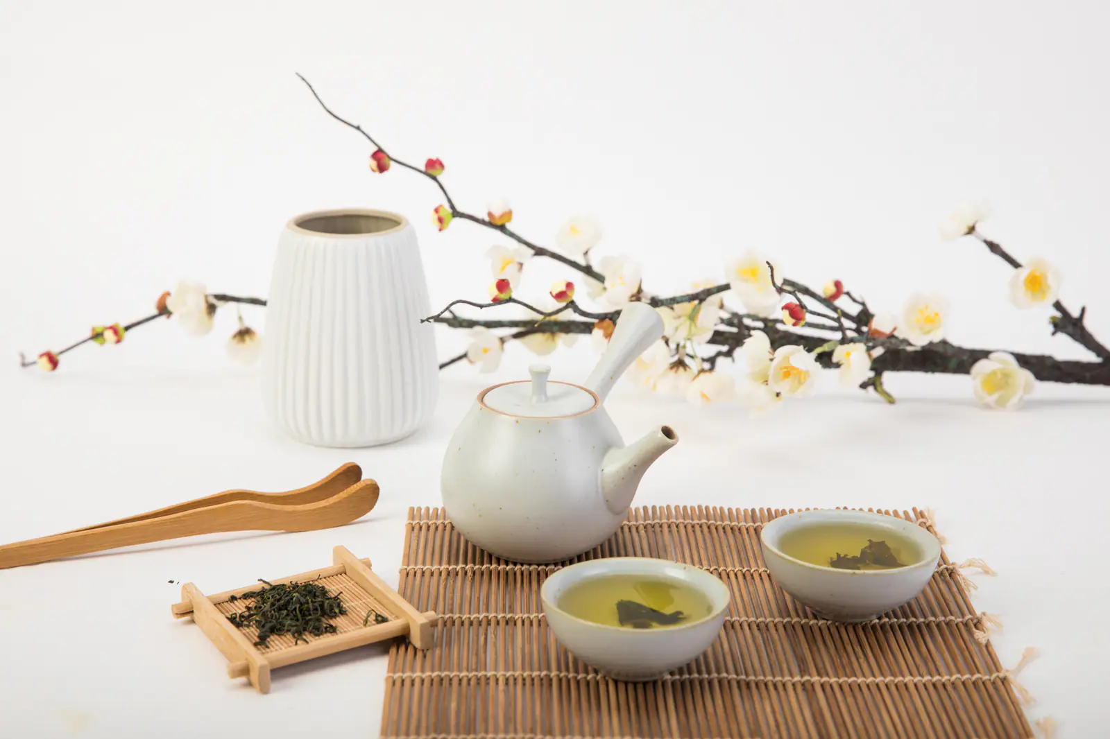 A white-flower tea setting from the East Moment archive, illustrating floral context rather than production evidence