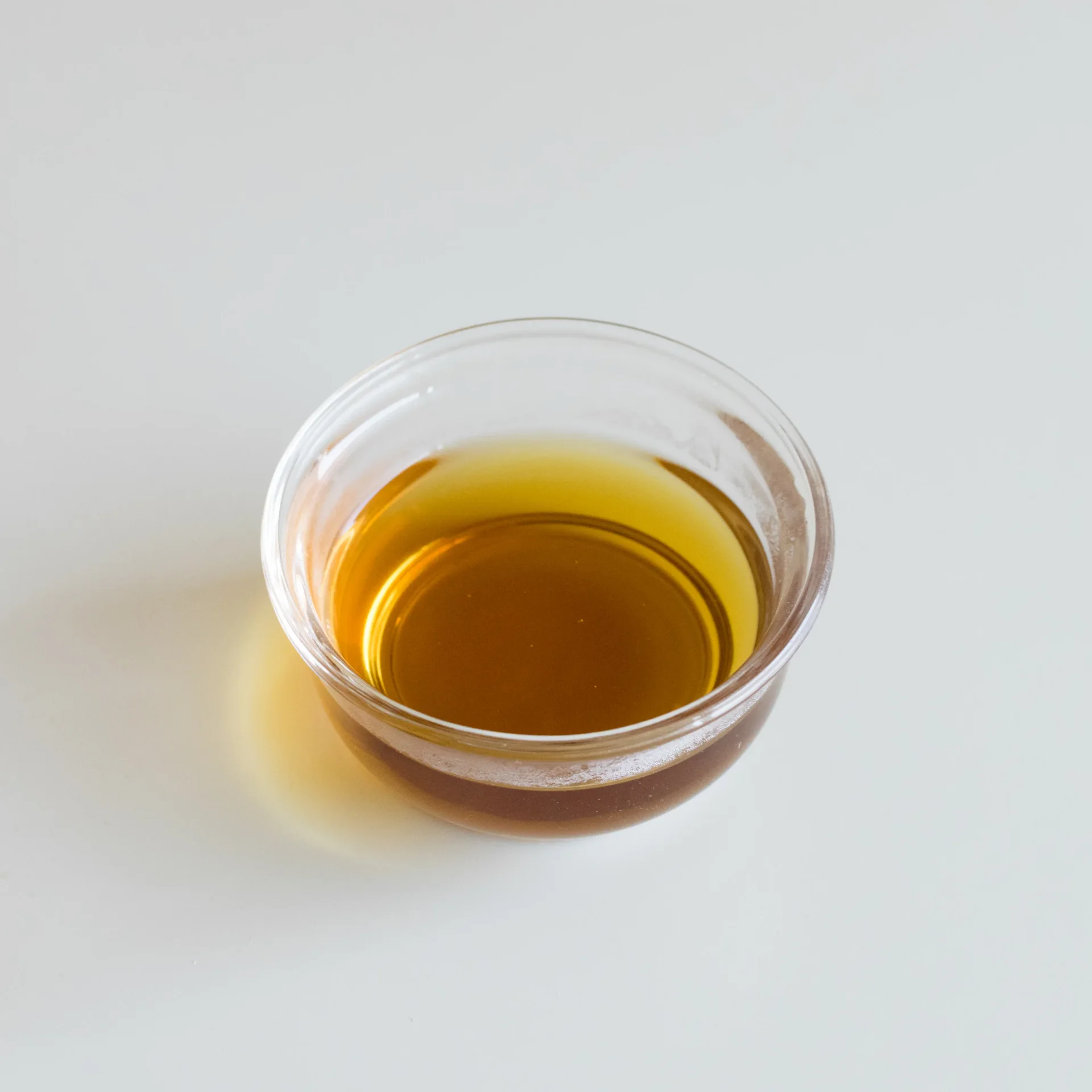 Amber liquor from the second infusion of a documented Jin Jun Mei sample