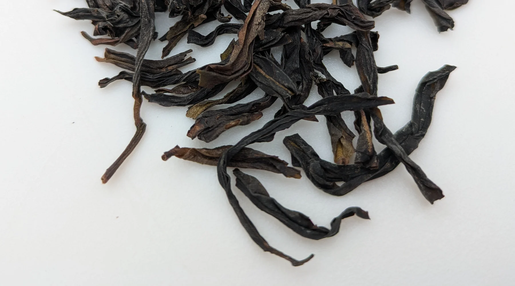 Documented retail Ya Shi Xiang Phoenix Dancong dry leaf showing long dark twisted strips