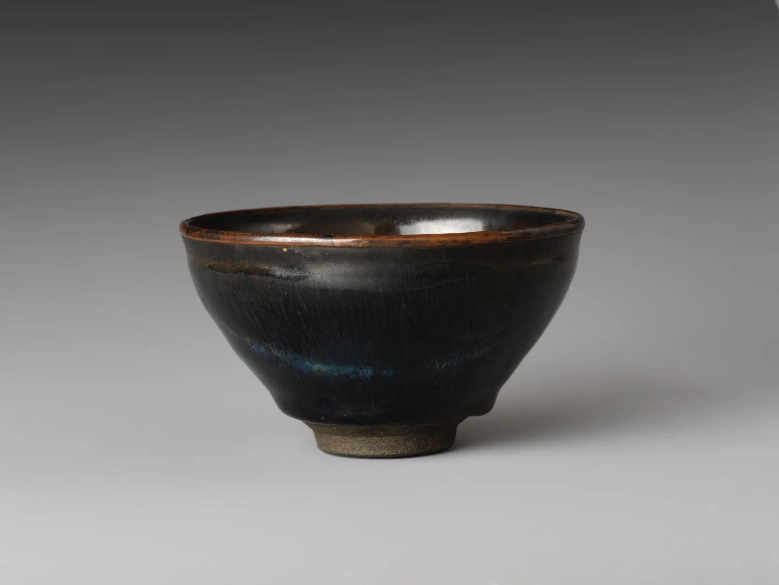 Metropolitan Museum of Art Jian ware tea bowl with dark hare's-fur glaze