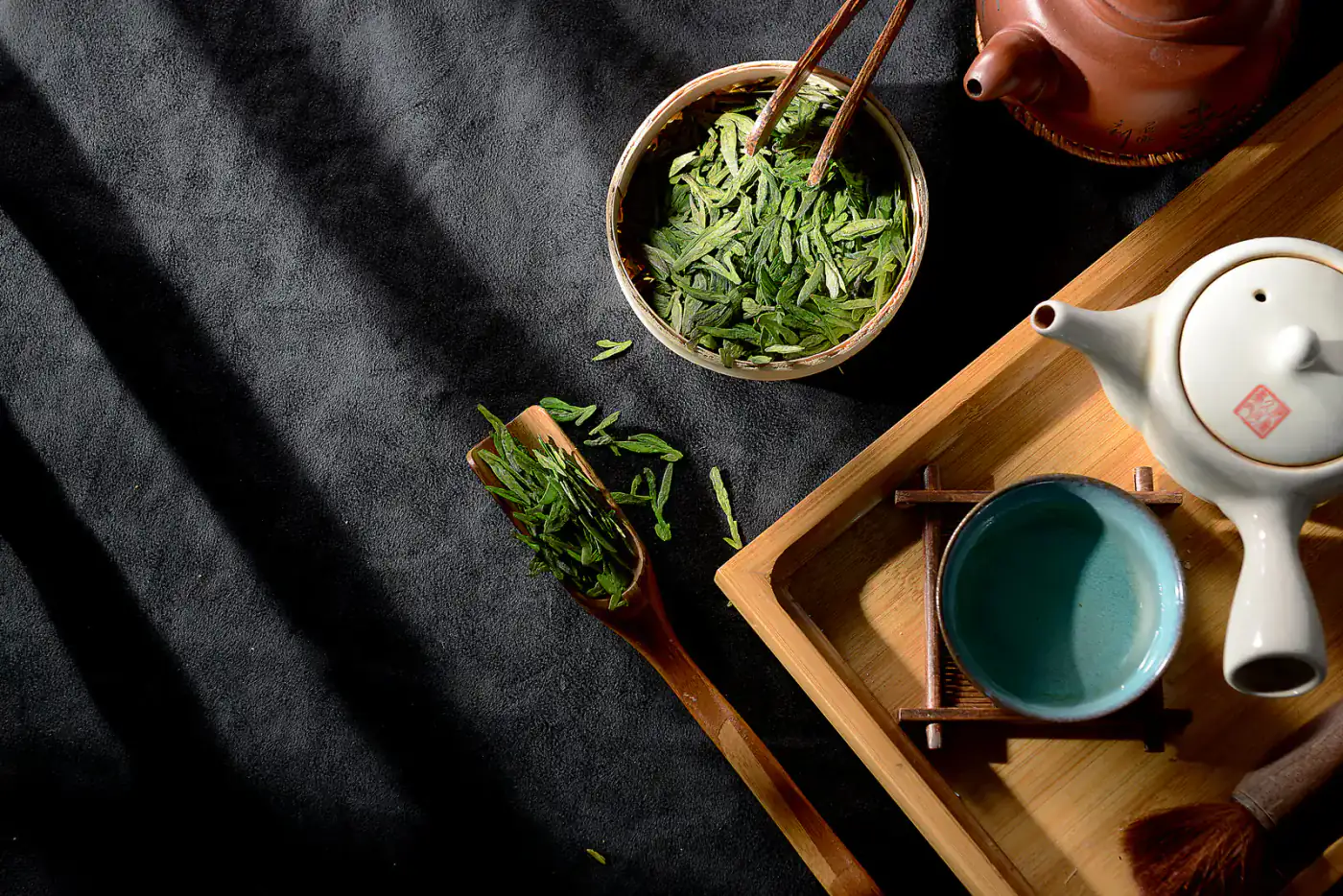 Tea being poured from a porcelain gaiwan during a short infusion