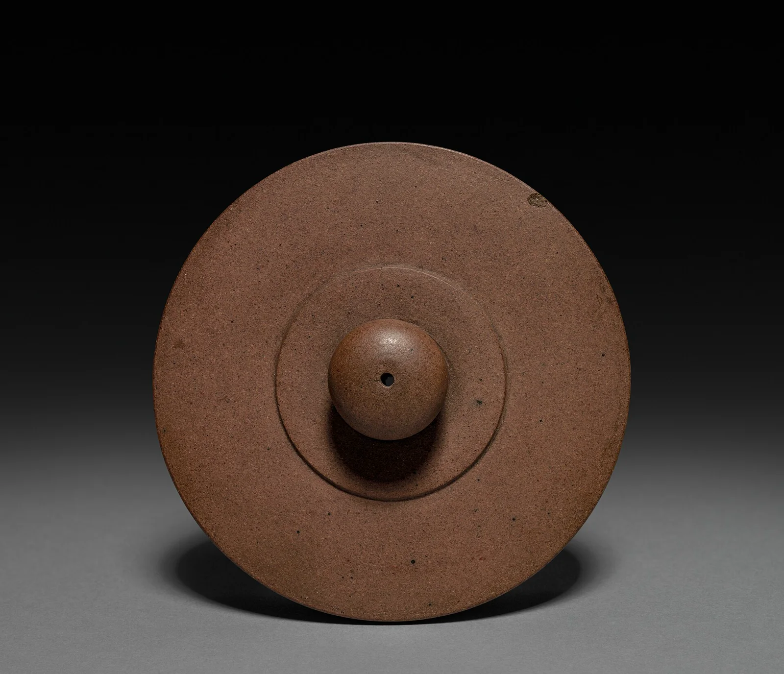 Separate catalog image of the lid belonging to Cleveland Museum of Art Yixing ware teapot 1955.299