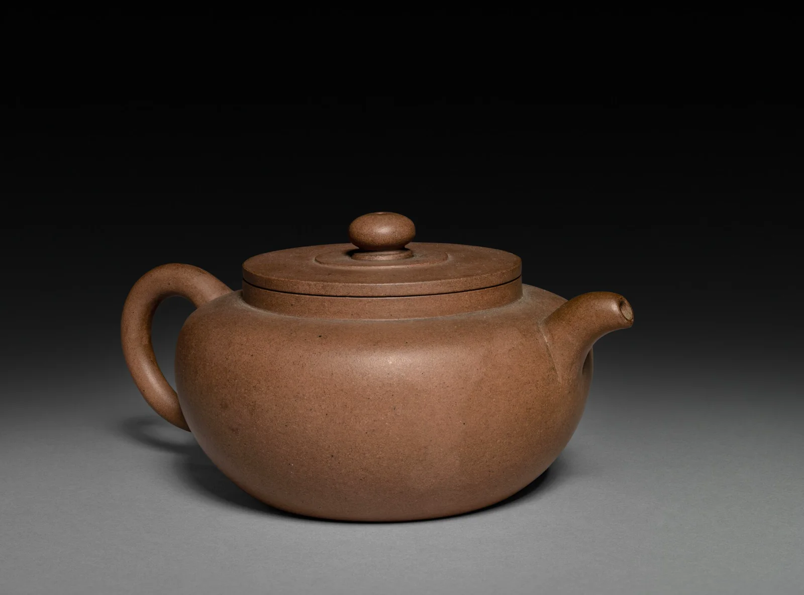 Cleveland Museum of Art Yixing ware teapot 1955.299, a Qing dynasty stoneware object measuring 12.8 centimetres in diameter and 8.6 centimetres high