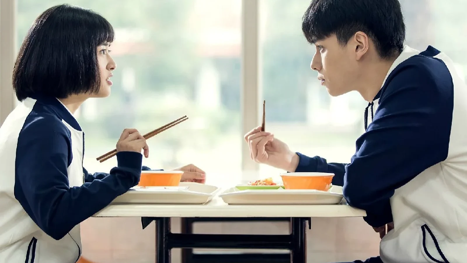 Chen Xiaoxi and Jiang Chen facing each other across school cafeteria trays