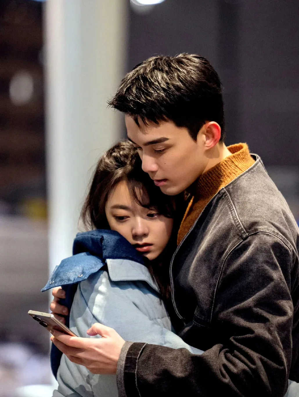 Amidst a Snowstorm of Love still shows a protective embrace between Lin Yiyang and Yin Guo