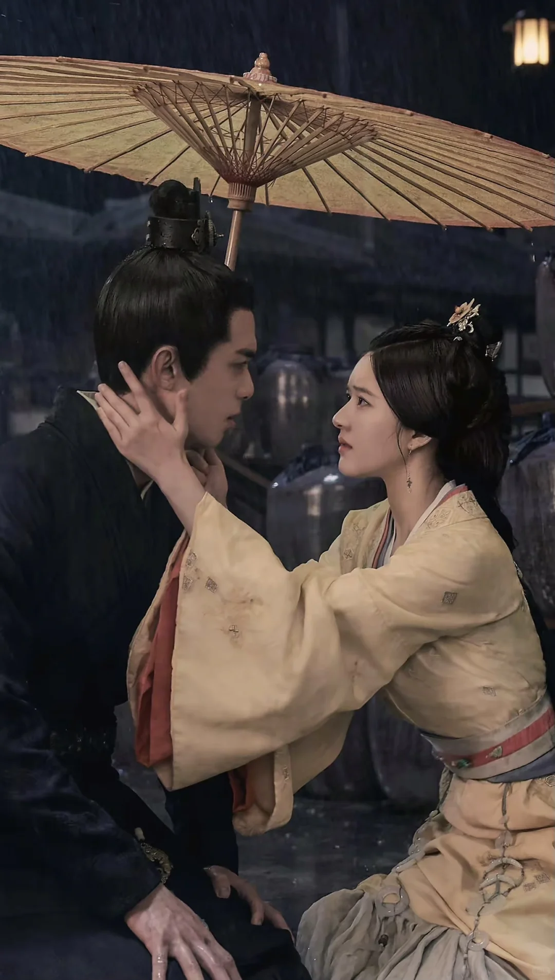 Love Like the Galaxy: Shaoshang reaches for Ling Buyi's face beneath an umbrella in the rain
