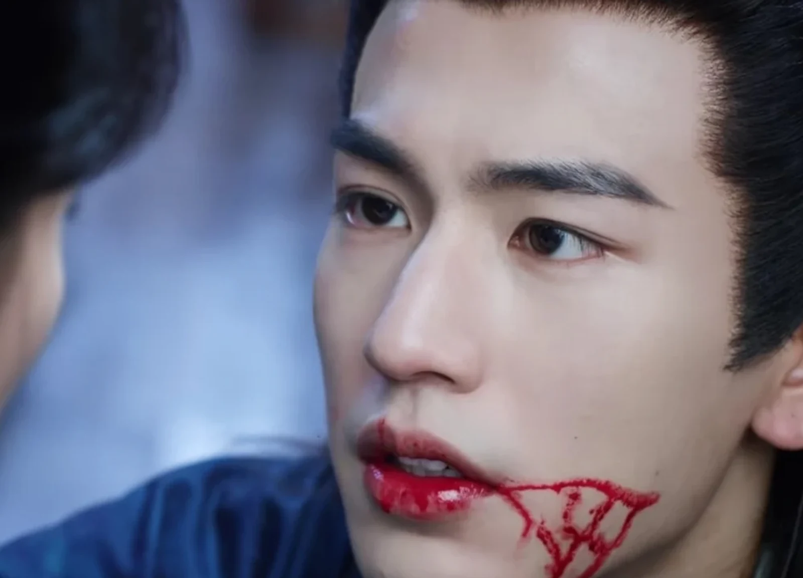 Story of Kunning Palace: Xie Wei faces Jiang Xuening with blood on his mouth in an authorized still