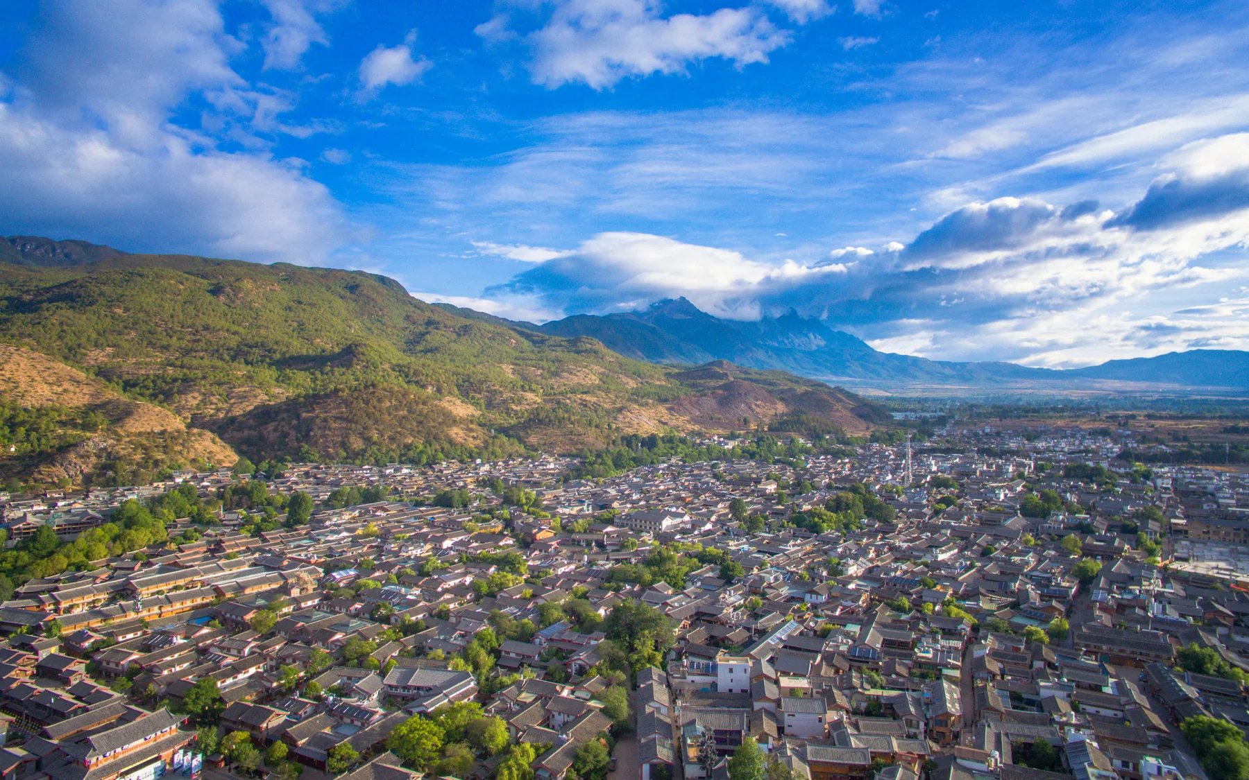 Naxi village houses and cultivated land on the wider Lijiang plain