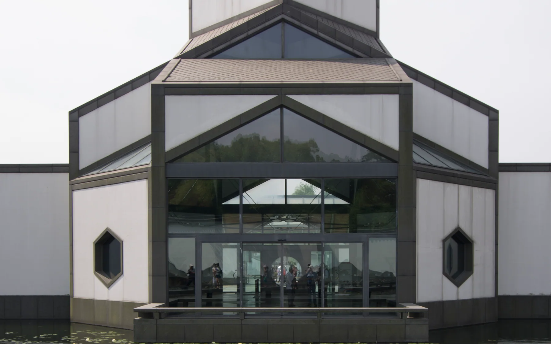 Suzhou Museum used as a route bridge between historical garden language and contemporary design