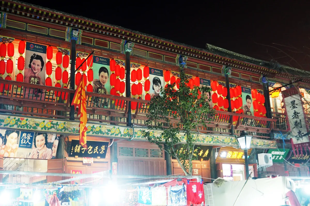 Kaifeng night market and food stalls during travel to Kaifeng