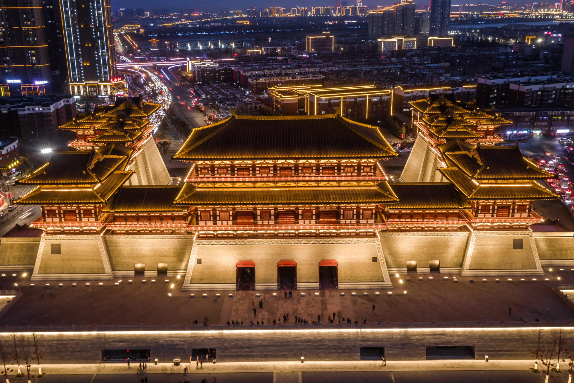 Illuminated Yingtian Gate and Luoyang city for travelers planning to travel to Luoyang