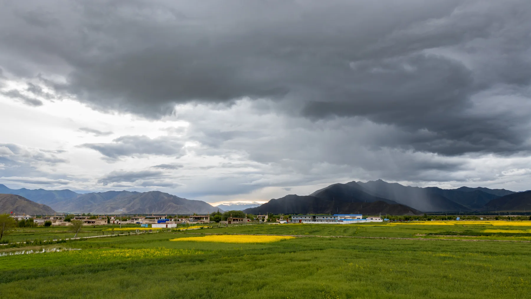 Highland road and open landscape on arrival in the Daocheng Yading region