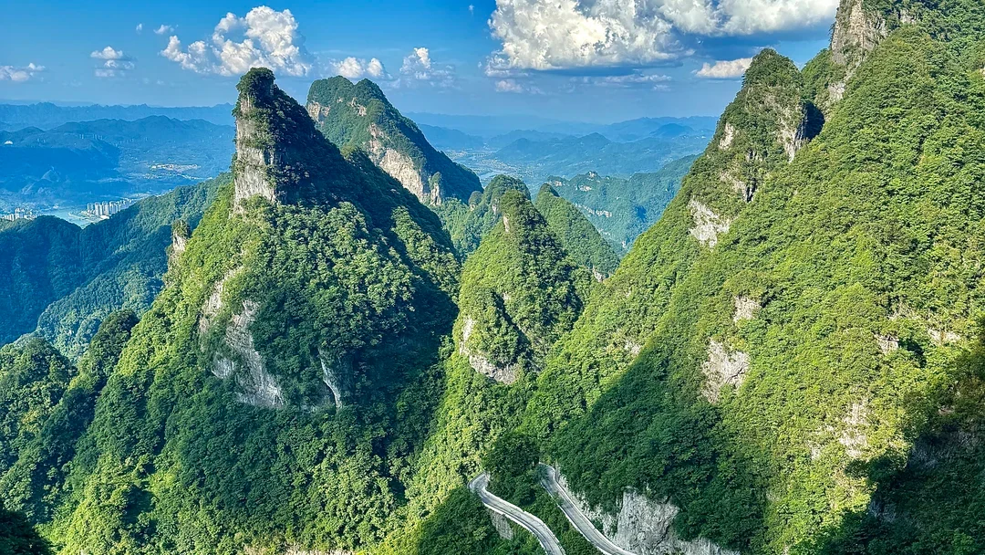 Tianmen Mountain cliffs and the switchbacks of Tongtian Avenue in Zhangjiajie